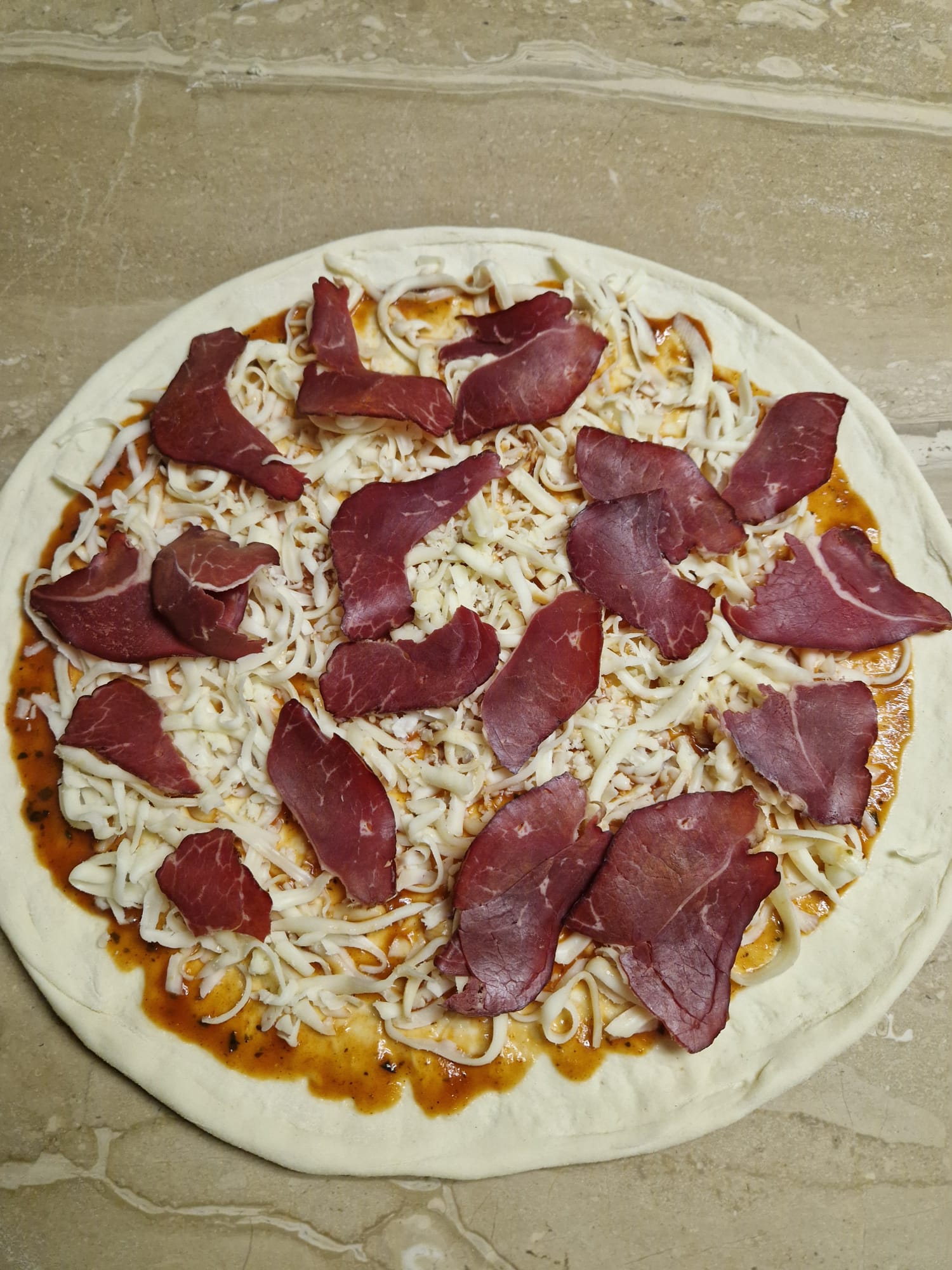 123.Sos, kaçkavall, mish i tymosur, parmezan